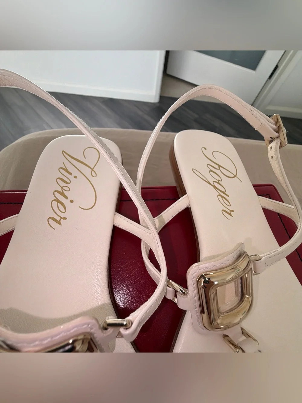 $945 Roger Vivier Viv' By The Sea leather sandals, Gold metal buckle. NEW (read)